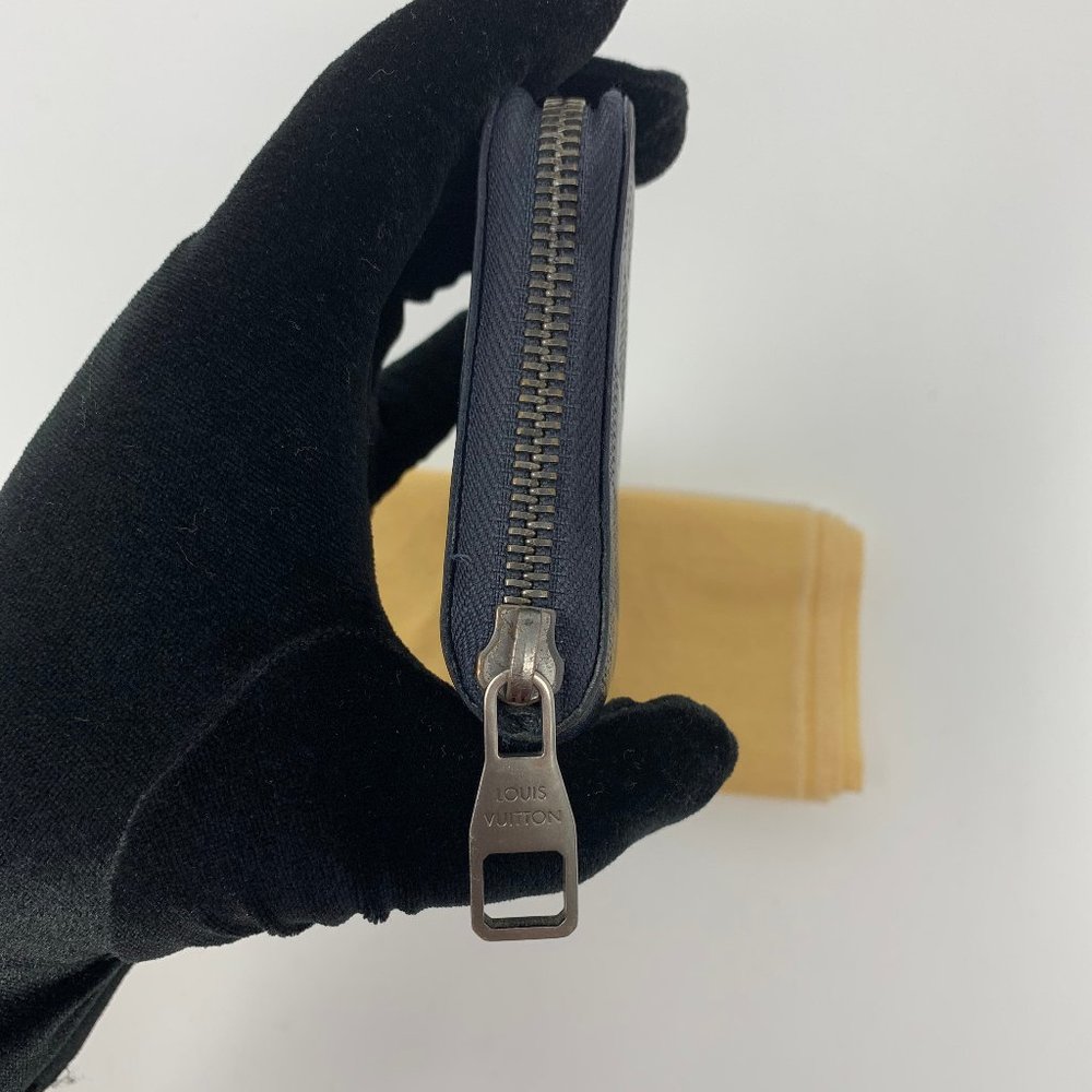 Louis Vuitton Zippy Wallet - Picture 10 of 12